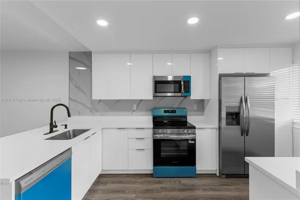 Property Slideshow image 2 of 29 | 3591 inverrary dr 203, Lauderhill, FL, 33319