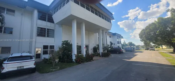 Property Slideshow image 3 of 15 | 4880 nw 22nd st 301, Lauderhill, FL, 33313