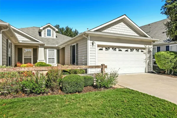 Property Slideshow image 2 of 25 | 215 bonham loop, Georgetown, TX, 78633