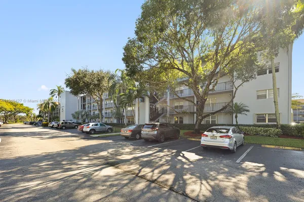 Property Slideshow image 2 of 28 | 12500 sw 5th ct apt m410, Pembroke Pines, FL, 33027