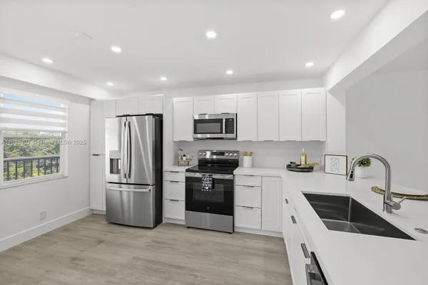 Property Slideshow image 3 of 36 | 12500 sw 5th ct apt m410, Pembroke Pines, FL, 33027