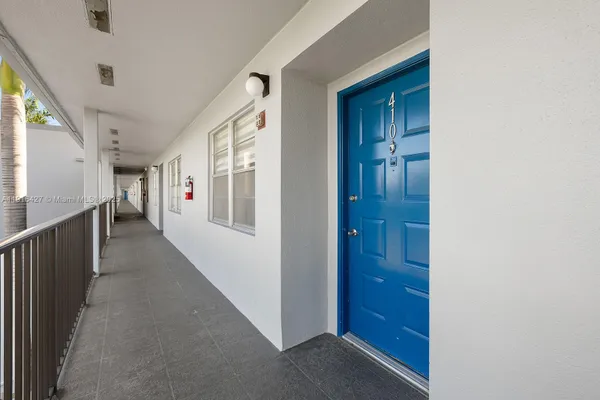 Property Slideshow image 3 of 28 | 12500 sw 5th ct apt m410, Pembroke Pines, FL, 33027