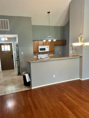 Property Slideshow image 3 of 21 | 667 e country grove cir, Pearland, TX, 77584