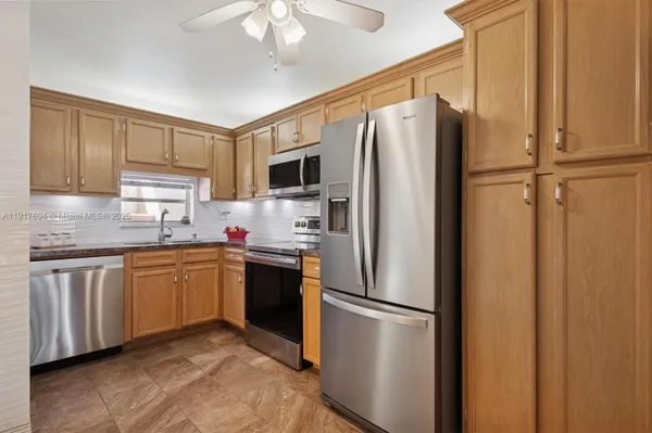 Property Slideshow image 2 of 35 | 700 s hollybrook dr 201, Pembroke Pines, FL, 33025