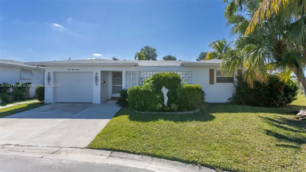 Property Slideshow image 3 of 32 | 6880 nw 16th st, Margate, FL, 33063
