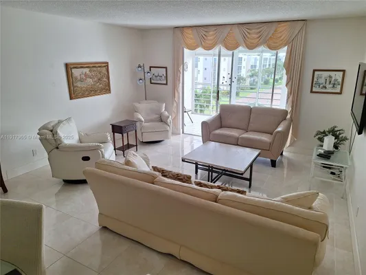 Property Slideshow image 2 of 17 | 1025 se 3rd ave 401, Dania Beach, FL, 33004