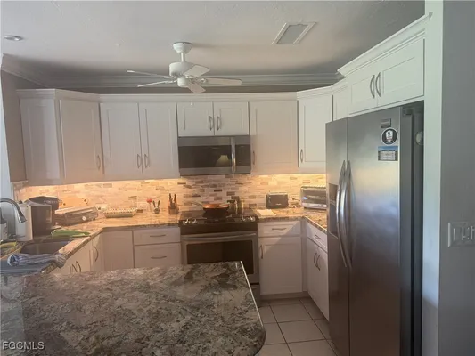 Property Slideshow image 3 of 9 | 5910 trailwinds dr 422, Fort Myers, FL, 33907