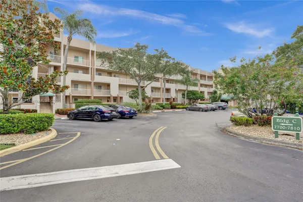Property Slideshow image 3 of 41 | 7760 granville dr # 303, Tamarac, FL, 33321