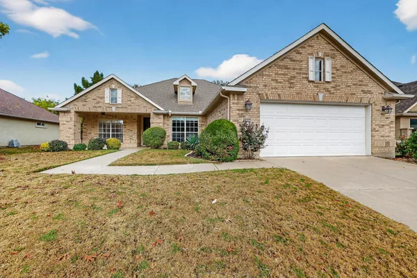Property Slideshow image 2 of 40 | 9516 grandview dr, Denton, TX, 76207