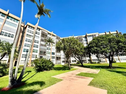 Property Slideshow image 2 of 33 | 1200 saint charles pl 218, Pembroke Pines, FL, 33026