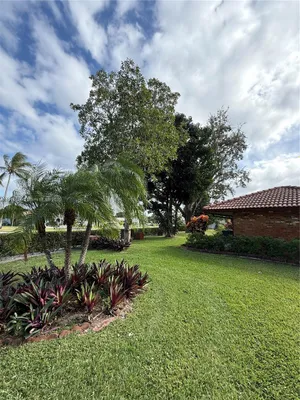Property Slideshow image 3 of 32 | 300 nw 42nd st, Boca Raton, FL, 33431