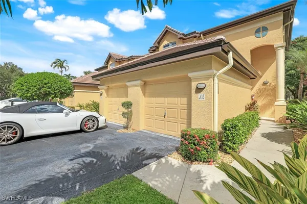 Property Slideshow image 2 of 31 | 178 vintage cir m202, Naples, FL, 34119