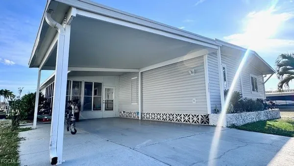 Property Slideshow image 3 of 42 | 5545 sir walter way, North Fort Myers, FL, 33917