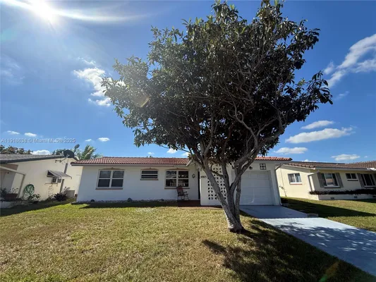 Property Slideshow image 2 of 29 | 4805 highland dr, Tamarac, FL, 33319