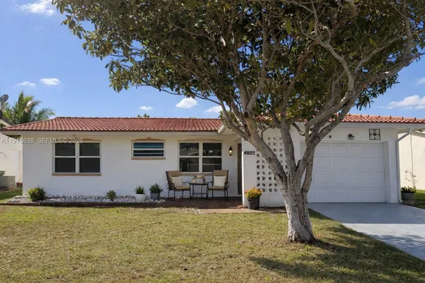 Property Slideshow image 2 of 22 | 4805 highland dr, Tamarac, FL, 33319