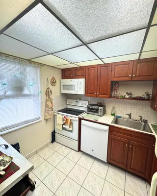 Property Slideshow image 2 of 42 | 7787 golf cir dr 106, Margate, FL, 33063