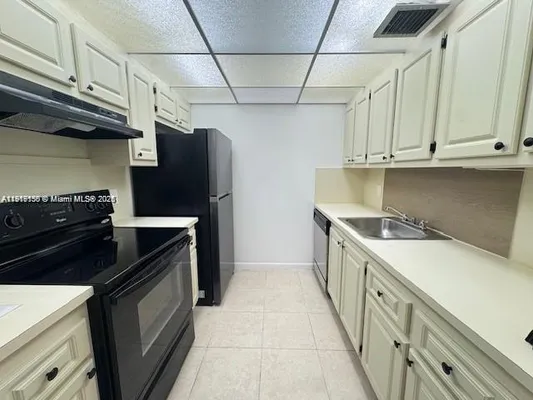 Property Slideshow image 2 of 12 | 300 sw 134th way apt 107e, Pembroke Pines, FL, 33027