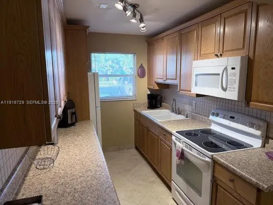 Property Slideshow image 2 of 14 | 260 south blvd a, Boynton Beach, FL, 33435