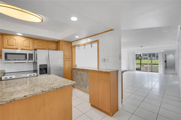 Property Slideshow image 3 of 33 | 8940 s hollybrook blvd 109, Pembroke Pines, FL, 33025