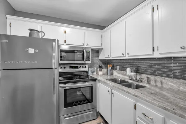 Property Slideshow image 2 of 20 | 244 durham f 244, Deerfield Beach, FL, 33442