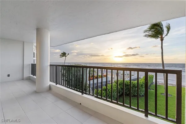 Property Slideshow image 3 of 38 | 2388 gulf shore blvd 204, Naples, FL, 34103