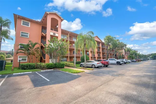 Property Slideshow image 3 of 30 | 701 sw 142nd ave 414s, Pembroke Pines, FL, 33027