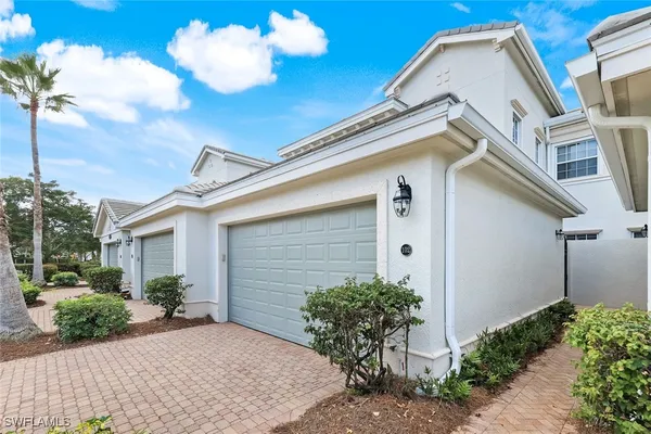 Property Slideshow image 2 of 39 | 9255 museo cir 102, Naples, FL, 34114