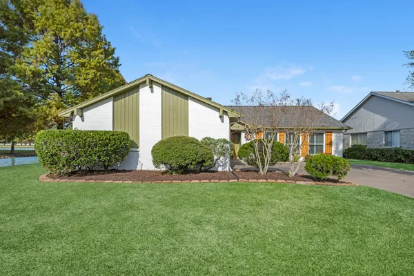 Property Slideshow image 3 of 41 | 2919 n peach hollow cir, Pearland, TX, 77584