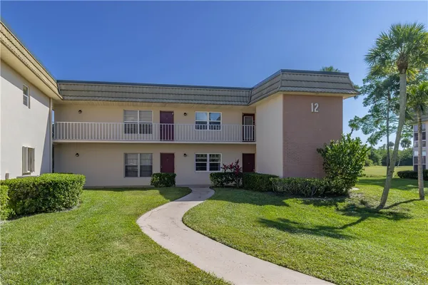 Property Slideshow image 2 of 33 | 12 vista gardens trl 101, Vero Beach, FL, 32962