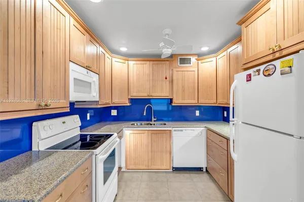 Property Slideshow image 2 of 30 | 145 grantham c # 145, Deerfield Beach, FL, 33442