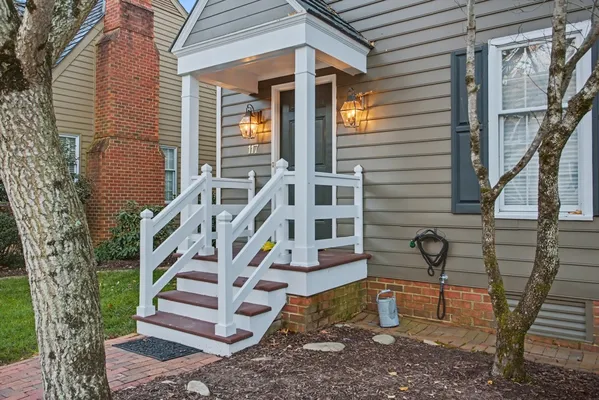 Property Slideshow image 3 of 42 | 117 thomas gates, Williamsburg, VA, 23185