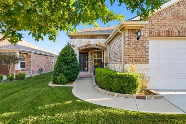 Property Slideshow image 2 of 40 | 7992 cool river dr, Frisco, TX, 75036