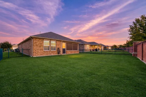 Property Slideshow image 2 of 32 | 2325 beachfront dr, Frisco, TX, 75036