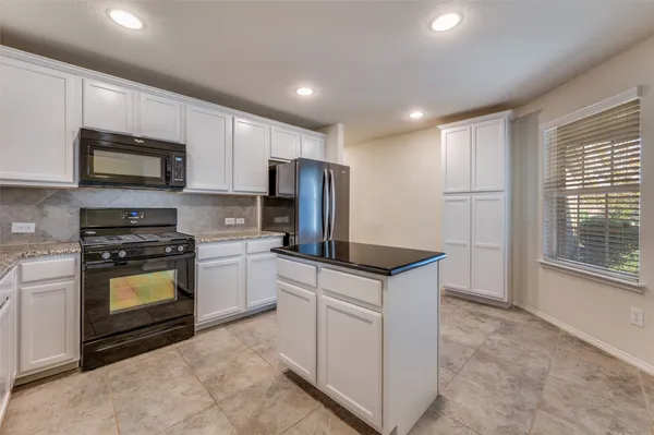 Property Slideshow image 3 of 29 | 2325 beachfront dr, Frisco, TX, 75036