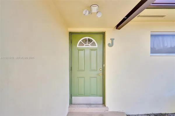 Property Slideshow image 3 of 60 | 2915 crosley dr w j, West Palm Beach, FL, 33415