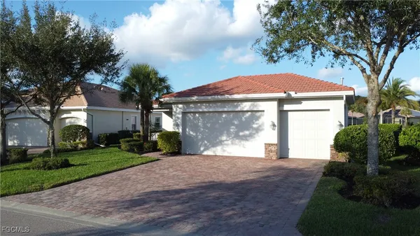 Property Slideshow image 2 of 49 | 3990 otter bend cir, Fort Myers, FL, 33905