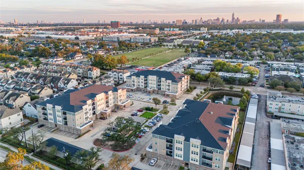 Property Slideshow image 2 of 44 | 6804 westview dr 3404, Houston, TX, 77055