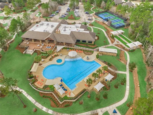 Property Slideshow image 2 of 50 | 332 n arrowhead ln, Montgomery, TX, 77316