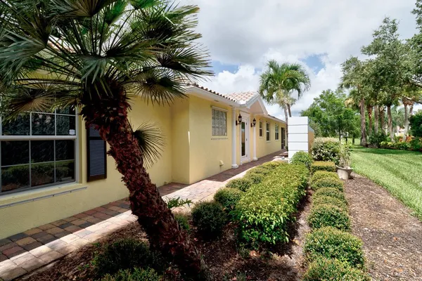 Property Slideshow image 2 of 35 | 4934 corsica sq, Vero Beach, FL, 32967