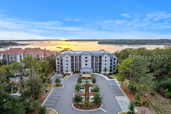Property Slideshow image 2 of 63 | 63 skull creek dr apt 402, Hilton Head Island, SC, 29926
