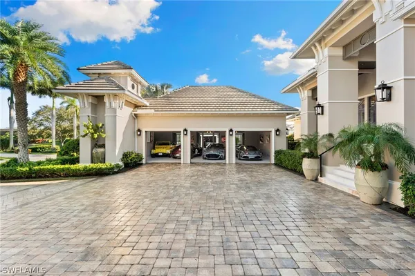 Property Slideshow image 3 of 48 | 26180 woodlyn dr, Bonita Springs, FL, 34134