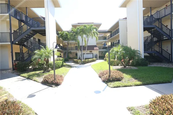 Property Slideshow image 2 of 21 | 11220 caravel cir 203, Fort Myers, FL, 33908