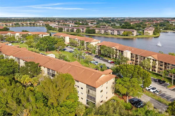 Property Slideshow image 3 of 34 | 900 sw 142nd ave apt 306l, Pembroke Pines, FL, 33027
