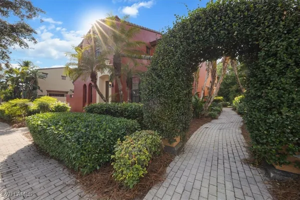 Property Slideshow image 2 of 32 | 9111 chula vista st 11604, Naples, FL, 34113