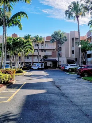 Property Slideshow image 2 of 17 | 7557 granville dr 305, Tamarac, FL, 33321