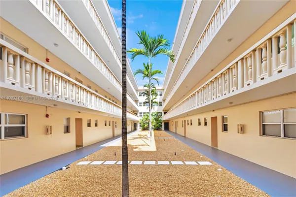 Property Slideshow image 2 of 14 | 410 se 2nd st 111, Hallandale Beach, FL, 33009