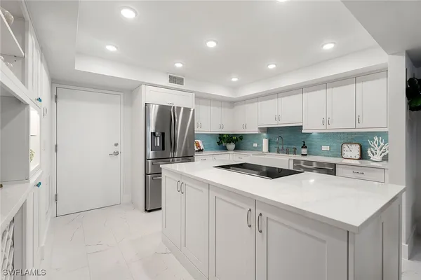 Property Slideshow image 3 of 37 | 1919 gulf shore blvd 101, Naples, FL, 34102