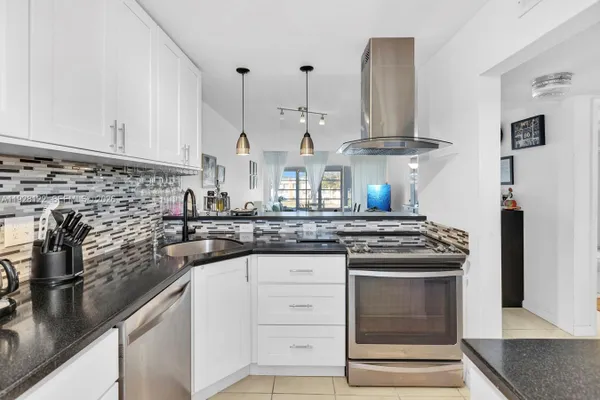 Property Slideshow image 2 of 71 | 6071 nw 61st ave 303, Tamarac, FL, 33319