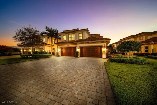 Property Slideshow image 2 of 50 | 7781 hawthorne dr unit 3204, Naples, FL, 34113