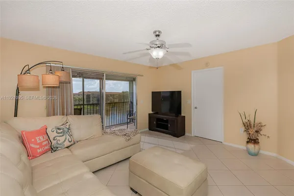 Property Slideshow image 3 of 29 | 950 sw 138th ave 409b, Pembroke Pines, FL, 33027